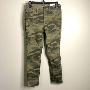 Universal Thread High Rise Skinny Crop Jeans Women's Size 0/25 Green Camouflage